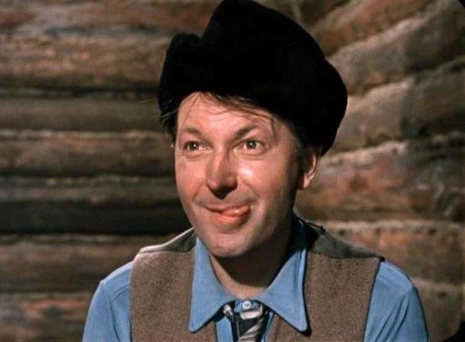 Георгий Вицин в фильме *Самогонщики*, 1961 | Фото: kino-teatr.ru Георгий Вицин в фильме Самогонщики 1961 Фото kinoteatrru