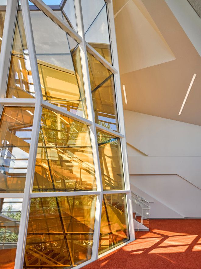 Необычные архитектура одного из зданий Колледжа Лангара в Ванкувере