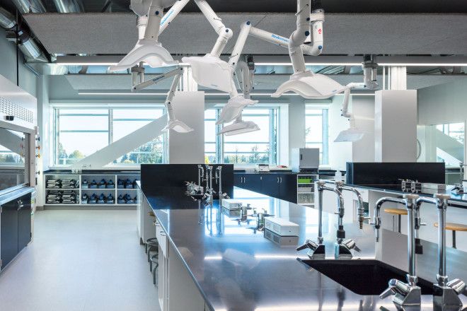 Необычные архитектура одного из зданий Колледжа Лангара в Ванкувере