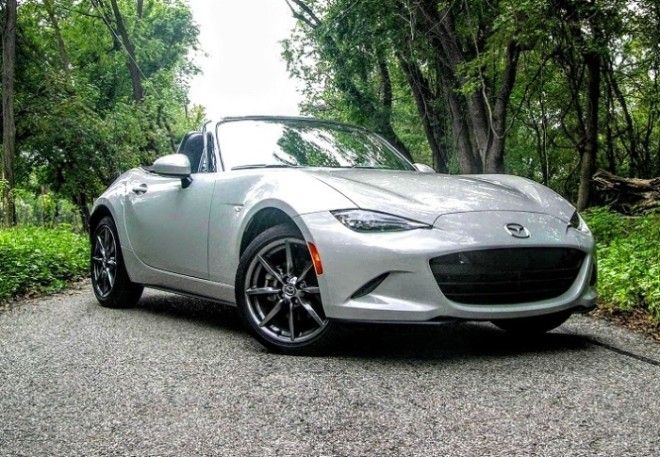 Спортивный родстер Mazda MX-5 Miata GT на проселочной дороге. | Фото: cheatsheet.com. Спортивный родстер Mazda MX5 Miata GT на проселочной дороге Фото cheatsheetcom