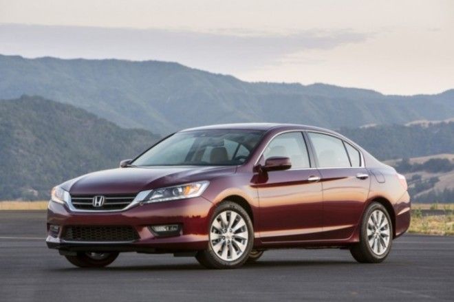 Японский седан Honda Accord 2014 года. | Фото: cheatsheet.com. Японский седан Honda Accord 2014 года Фото cheatsheetcom