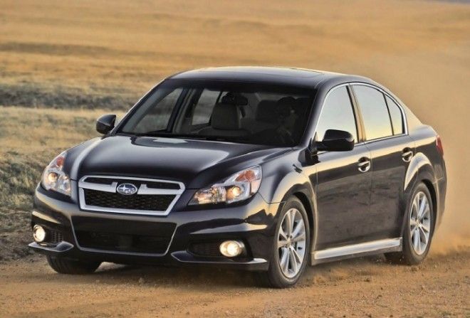 Черный Subaru Legacy 2013 модельного года. | Фото: cheatsheet.com. Черный Subaru Legacy 2013 модельного года Фото cheatsheetcom