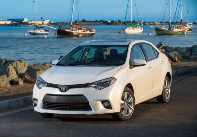 Toyota Corolla 2014 года. | Фото: cheatsheet.com. Toyota Corolla 2014 года Фото cheatsheetcom