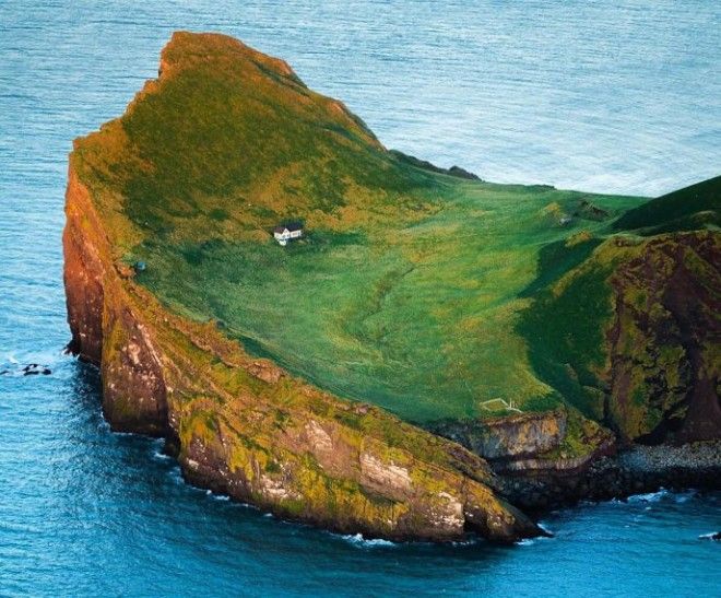 Sайна самого одинокого дома Исландиичей он и как выглядит с другого ракурса