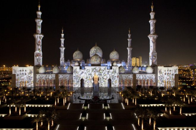Мечеть шейха Зайда особенно хороша в вечернее время Фото wwwzabronru