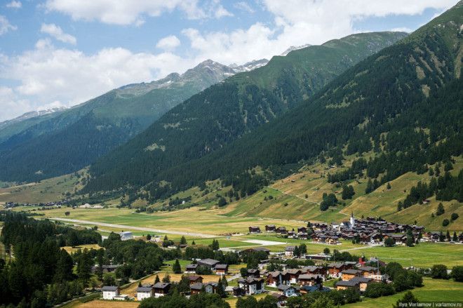 SЭта деревня в Швейцарии выглядит как райский уголок