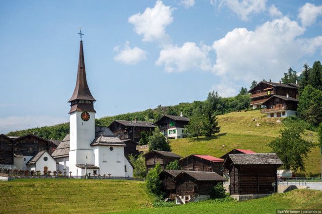 SЭта деревня в Швейцарии выглядит как райский уголок