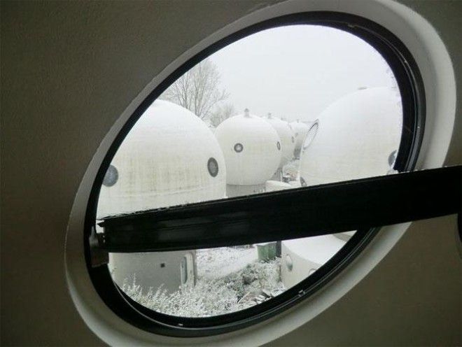 Странные шары, которые на самом деле являются голландскими домами, и вот что там внутри Странные шары которые на самом деле являются голландскими домами и вот что там внутри