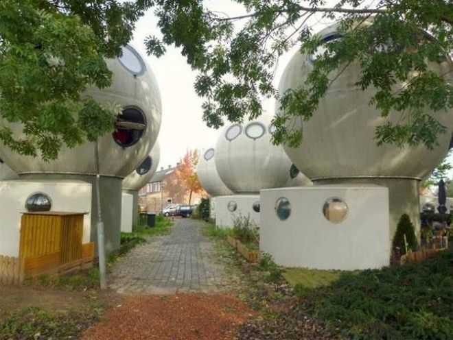 Странные шары, которые на самом деле являются голландскими домами, и вот что там внутри Странные шары которые на самом деле являются голландскими домами и вот что там внутри