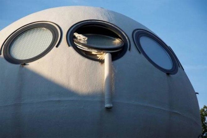 Странные шары, которые на самом деле являются голландскими домами, и вот что там внутри Странные шары которые на самом деле являются голландскими домами и вот что там внутри