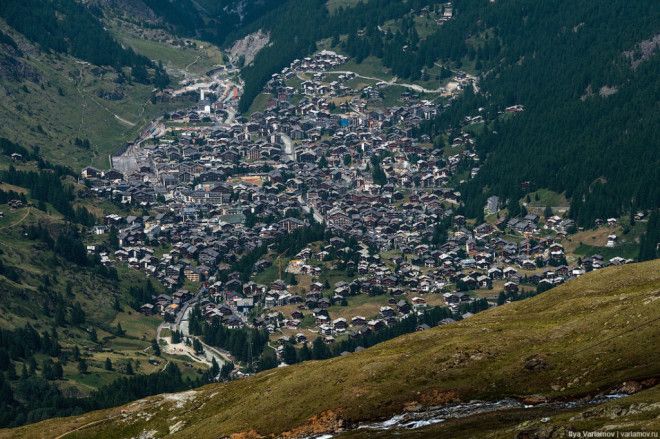 SЭта деревня в Швейцарии выглядит как райский уголок