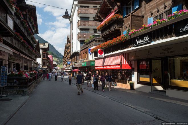 SЭта деревня в Швейцарии выглядит как райский уголок