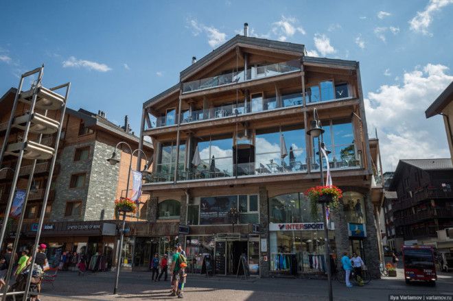 SЭта деревня в Швейцарии выглядит как райский уголок