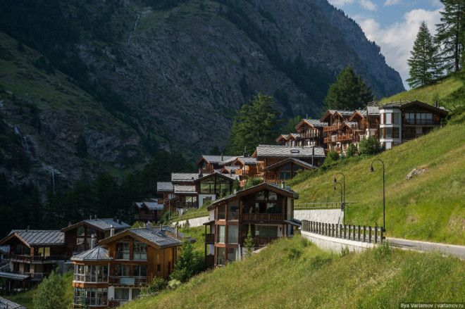 SЭта деревня в Швейцарии выглядит как райский уголок