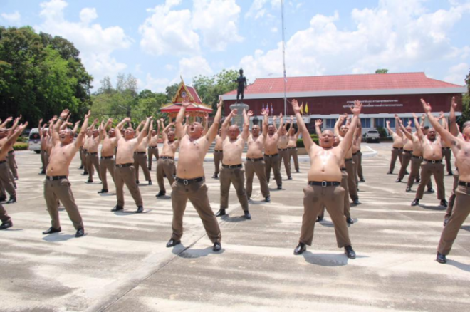 SПолицейских с лишним весом отправляют в лагеря для похудения