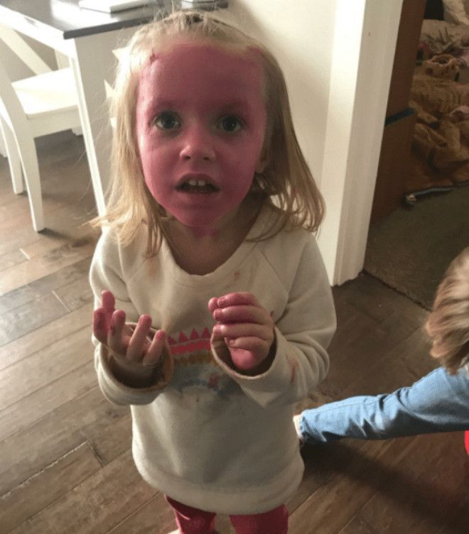 Мамина косметичка – запретный плод, который так манит. | Фото: ballmemes.com Мамина косметичка запретный плод который так манит Фото ballmemescom