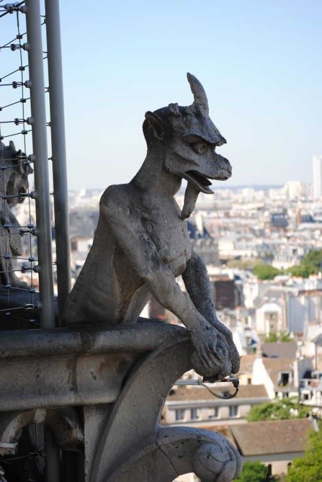 SДля чего на самом деле устанавливали скульптуры гаргулий и химер