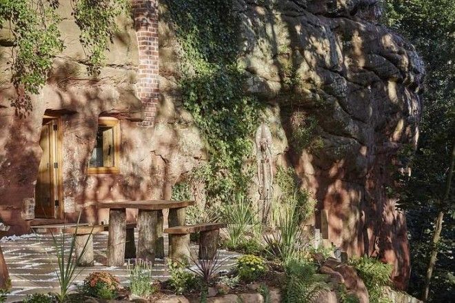 Пещерный человек наших дней: мужчина превратил пещеру возрастом в 250 миллионов лет в уютное жилище с канализацией, полами с подогревом и доступом в Интернет дом, мужчина, пещера