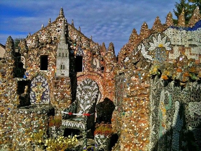 Необычный дом назвали La Maison Picassiette.