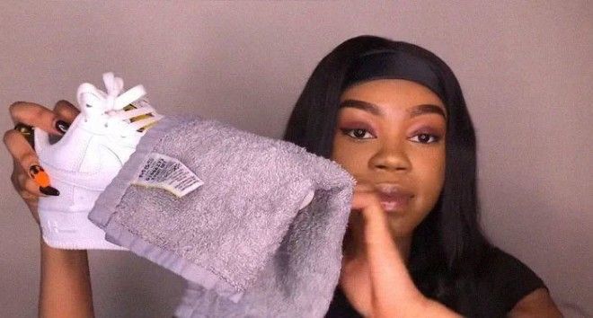 LBвушка показала как разгладить складки на кроссовках и это какаято магия