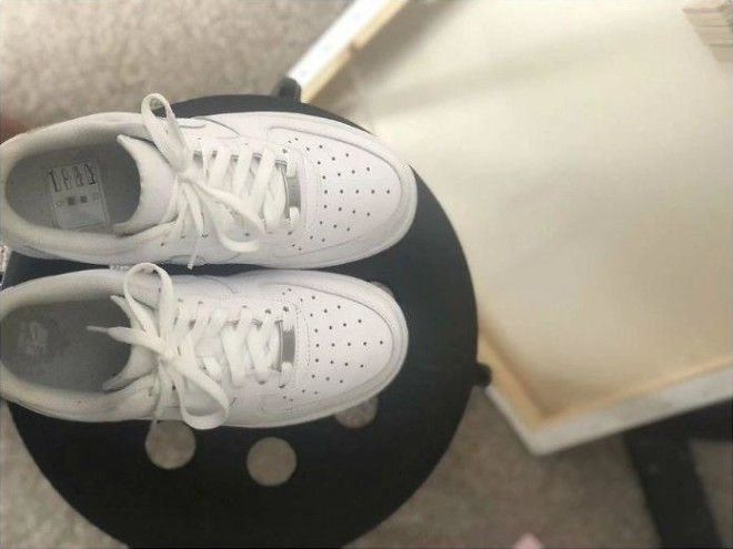 LBвушка показала как разгладить складки на кроссовках и это какаято магия