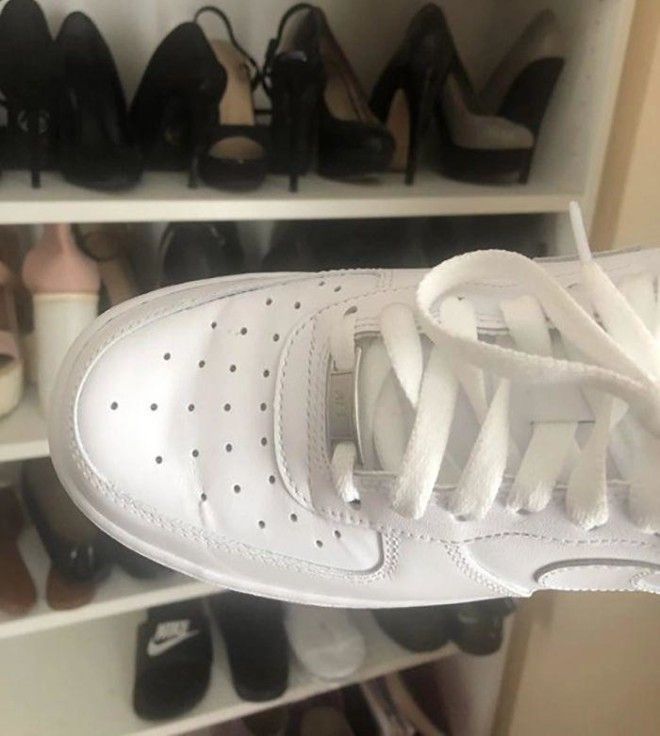 LBвушка показала как разгладить складки на кроссовках и это какаято магия