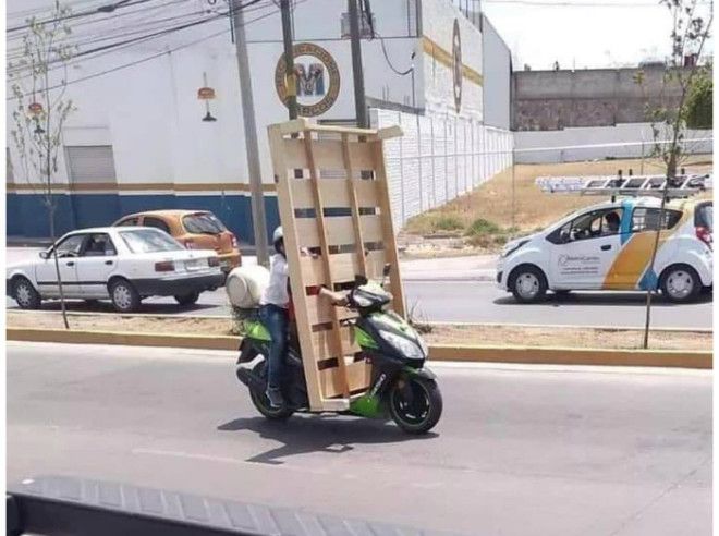 Человекподдон в пути Фото Picdeer