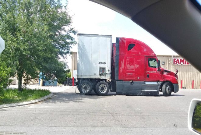 Или фура после встречи с прессмашиной Фото Reddit