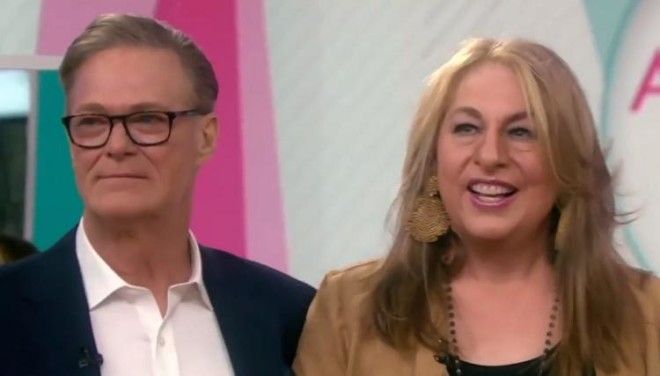 SЖена и муж попали к стилисту Они кардинально изменились после преображения