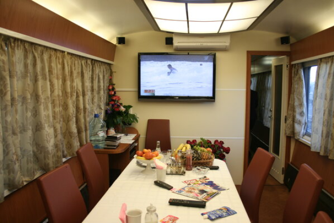 Как выглядит личный вагон Киркорова в котором он гастролирует по стране