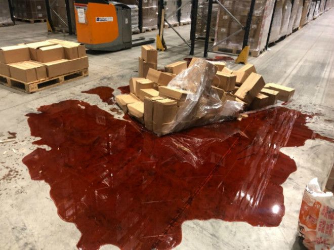 Лучше бы это была моя кровь подумал грузчик Фото Onedioru