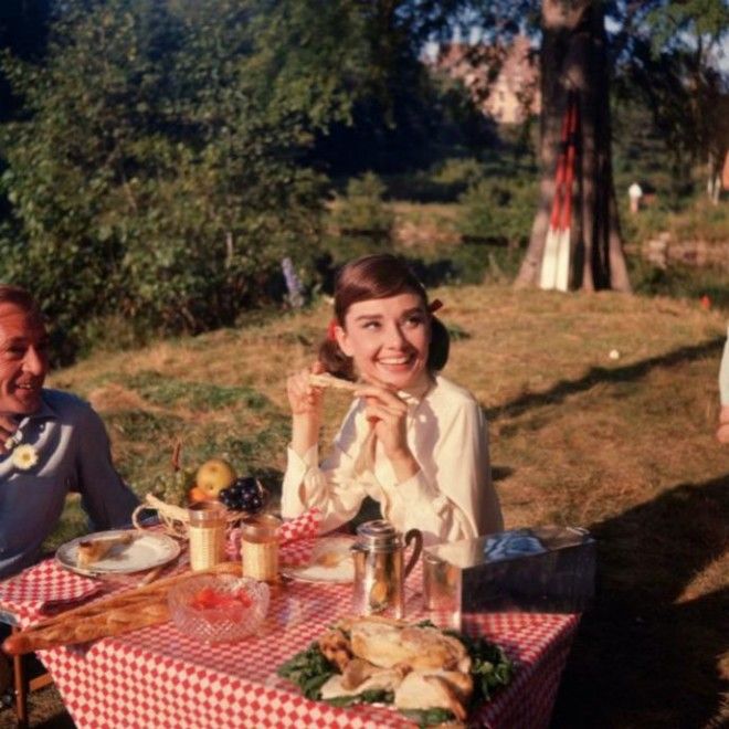 Такой её не видел никто редкие фото несравненной Одри Хепберн