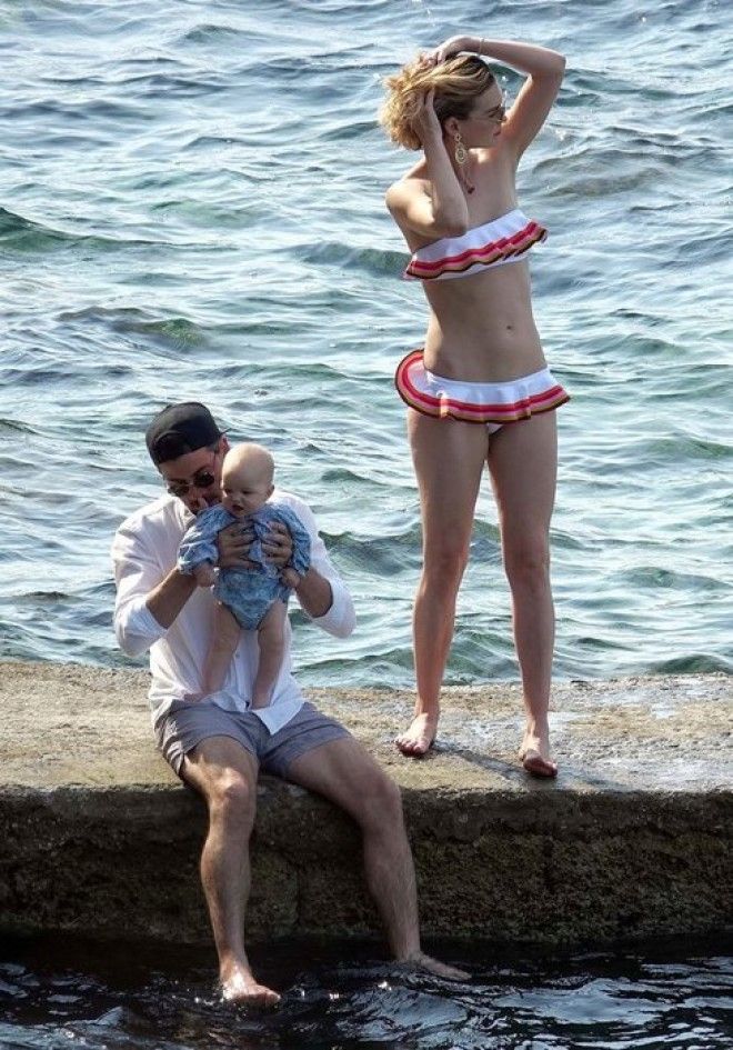 SСамые нелепые купальники знаменитостей которые не стоило надевать