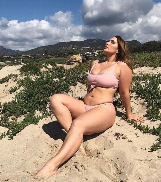 Sктриса в теле поделилась фото в бикини и другие женщины сделали тоже самое