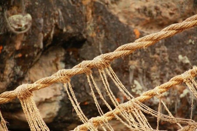 SМост сплетённый из обычный травы который сохранился от древних инков