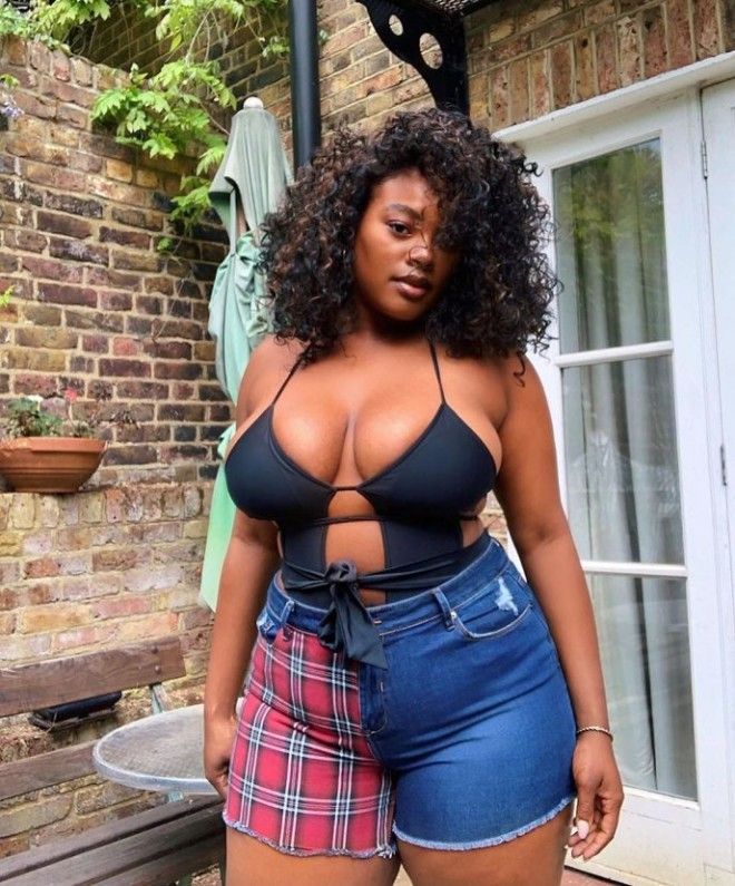 Sти девушки доказали откровенная одежда на пышках выглядит соблазнительно