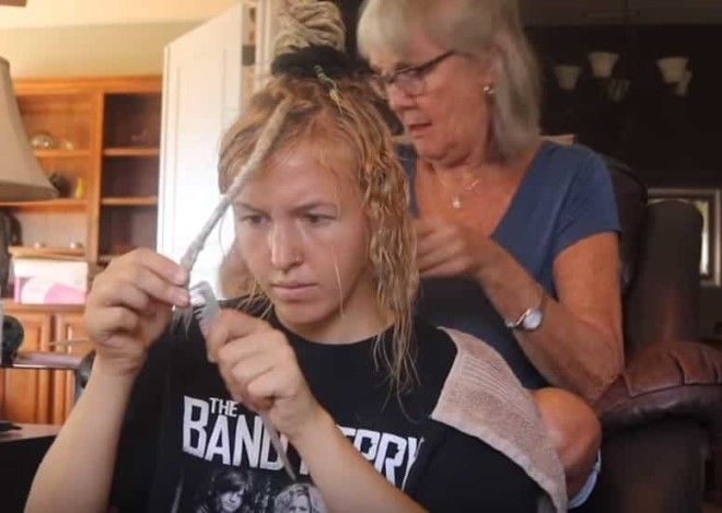 SДевушка расплела дреды и превратилась в красотку