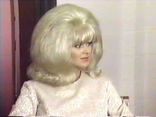 S16 причесок которые были на пике моды а сегодня кажутся полным абсурдом