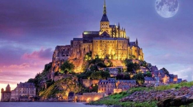 Аббатство не одно столетие подвергалось нападению но ни разу так и не было завоевано причем выдержало даже 30летнюю осаду myfranceclub