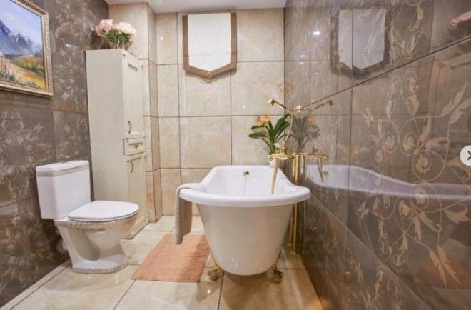 SОбои ручной работы и золотые унитазы Роза Сябитова показала свой дом