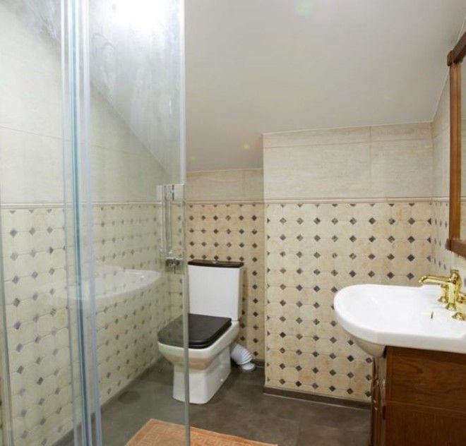 SОбои ручной работы и золотые унитазы Роза Сябитова показала свой дом