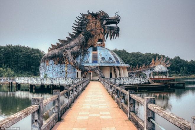 Заброшенные места бывают так загадочны...