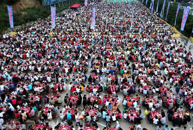 Фуд-корт поистине грандиозного масштаба!