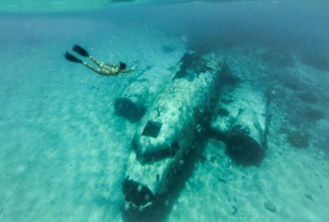 США сбрасывали туда кучи бомб.