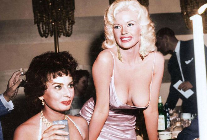 Яркие и интересные исторические моменты в цвете.