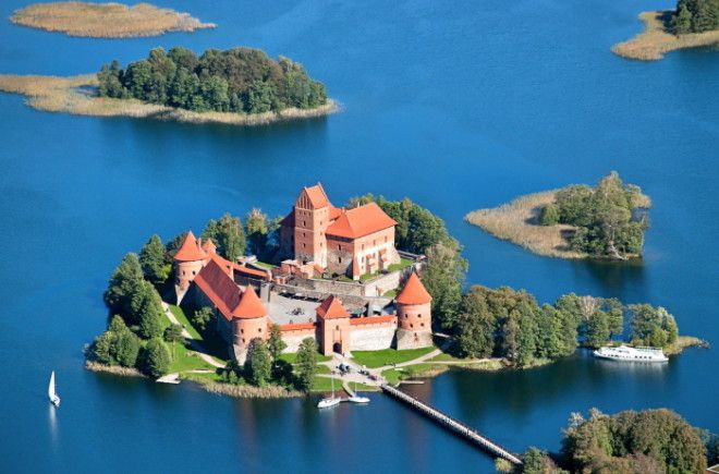 Одни из самых посещаемых крошечных островов на планете.